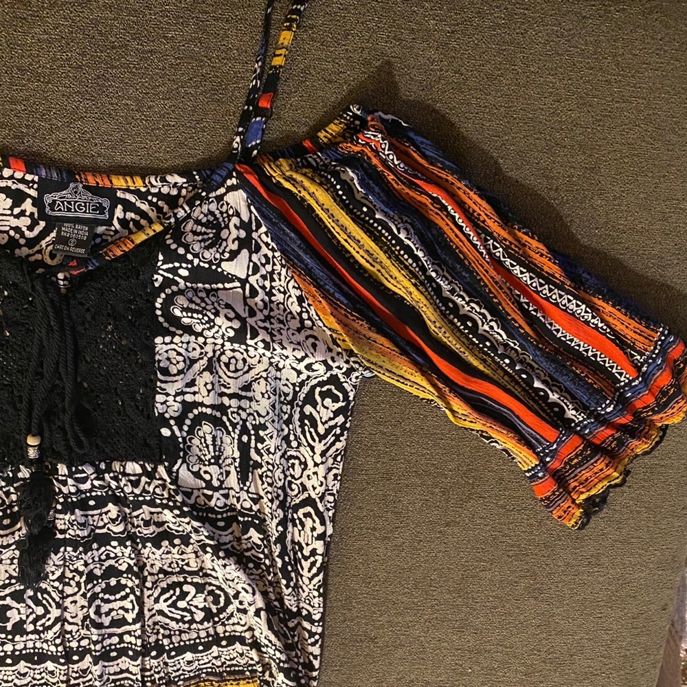 Boho-style cold shoulder safari fun top.